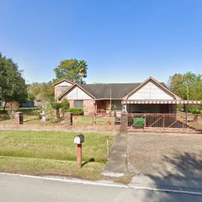 Tree Services, Landscaping, cut yard, In Houston Texas ( AGUILUZ SERVICES )