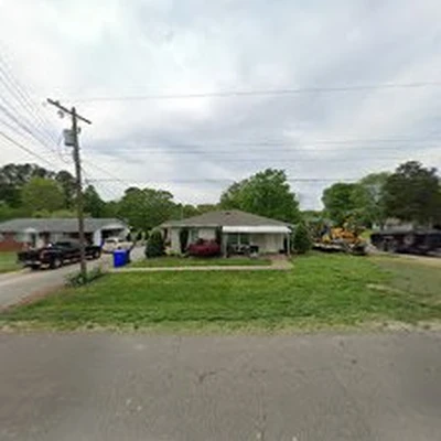 Alvarez Tree Service and landscaping llc