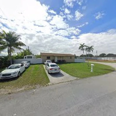 Cleaning Queens in Paradise LLC